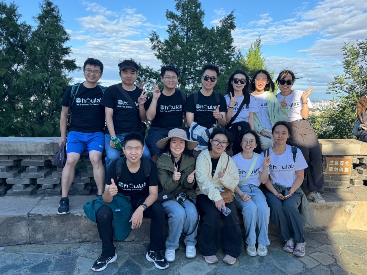 Aug 2024｜New four years' lab photo